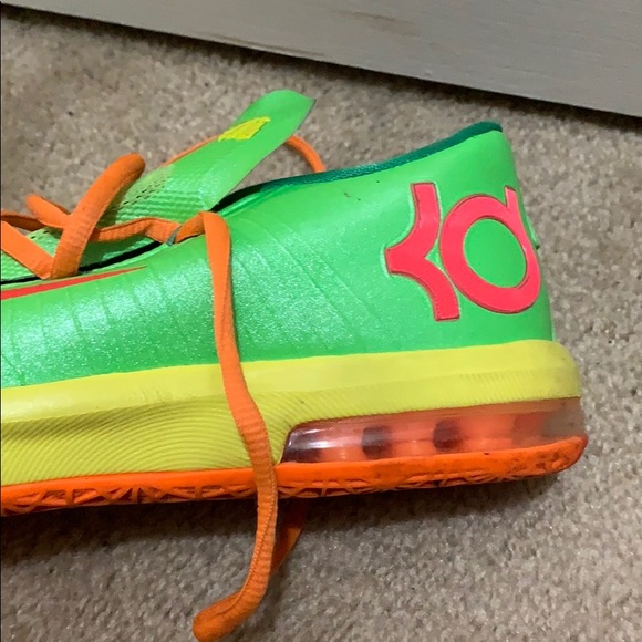 Green shimmer, orange and hot pink Kevin Durant’s - Picture 3 of 5